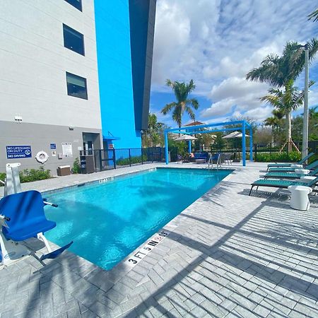 Tru By Hilton Miramar Hotel Exterior foto