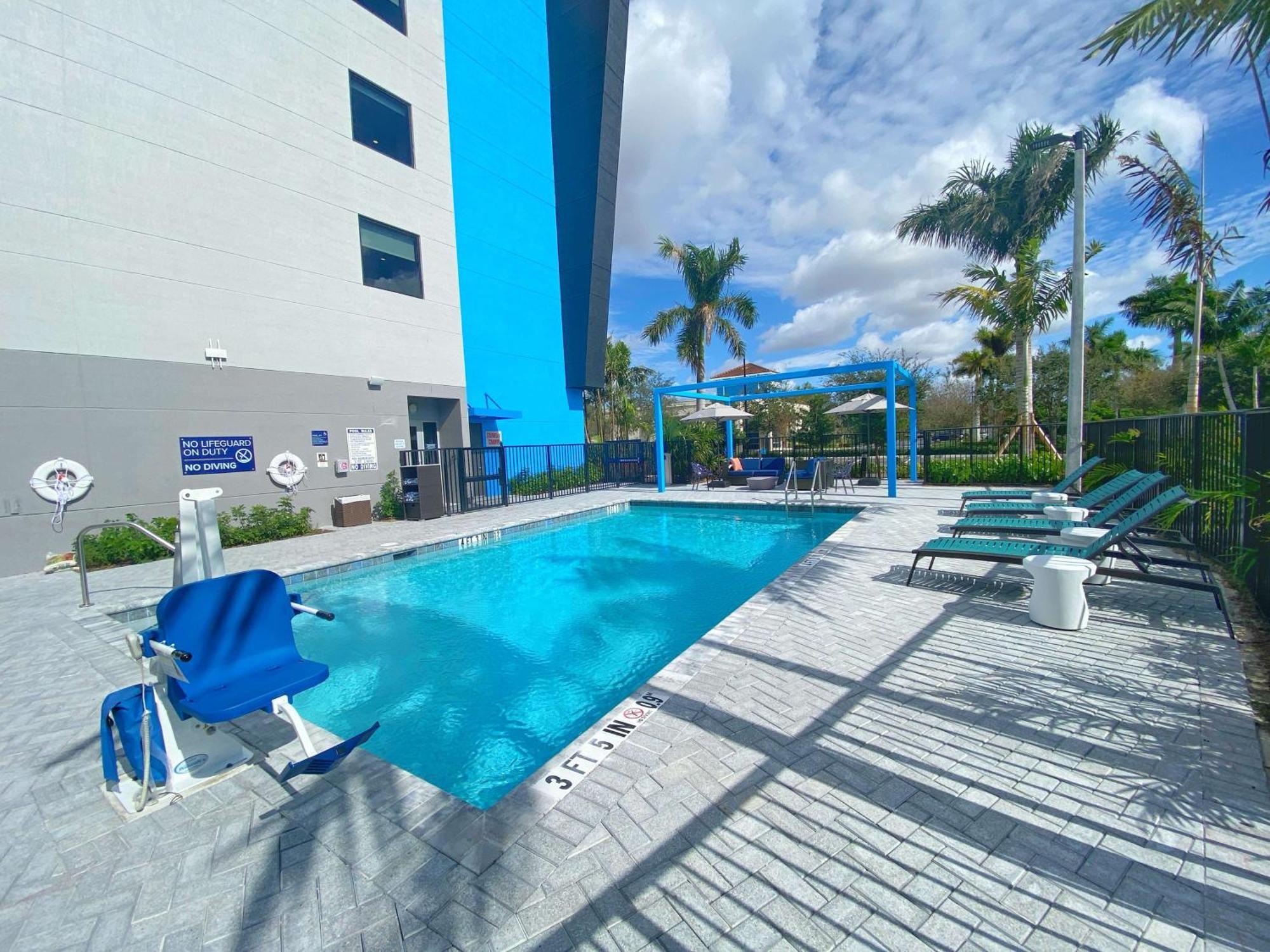 Tru By Hilton Miramar Hotel Exterior foto